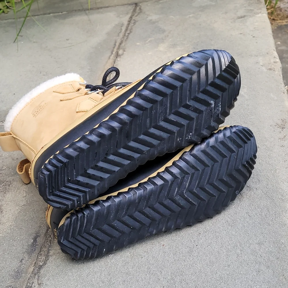 Sorel caribou slim boots
